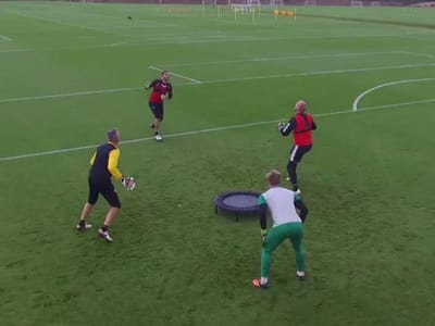 VÍDEO: guarda-redes do Norwich treinam com...trampolim - TVI
