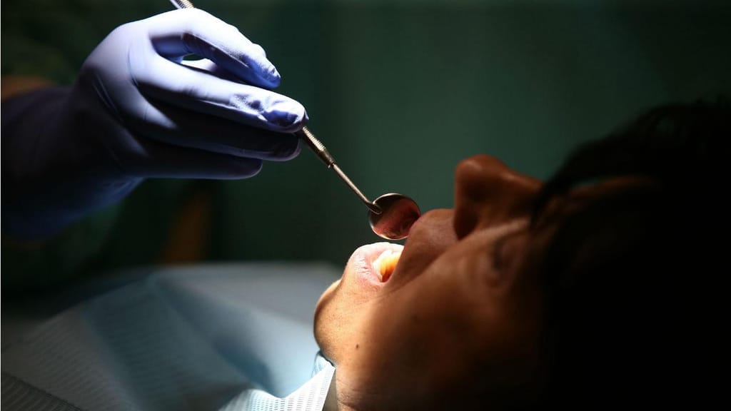 Alunos da Faculdade de Medicina Dentária da Universidade do Porto dão consultas a preços reduzidos