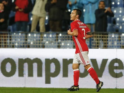 Benfica: Grimaldo deve ser operado ainda nesta terça-feira - TVI