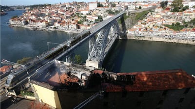 Autocarros em vaivém substituem metro do Porto na travessia do Douro - TVI