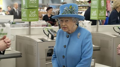 Rainha de Inglaterra vai ter orçamento quase a duplicar - TVI