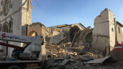 Centro de Itália volta a ser sacudido por forte sismo - TVI