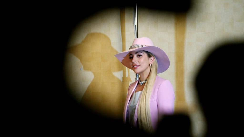 Lady Gaga no Japão, para o lançamento do álbum 'Joanne'