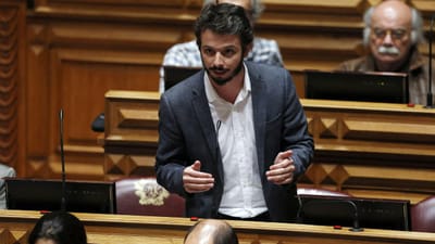 PSD tenta "enganar o país" com "plano de privatização do SNS" - TVI