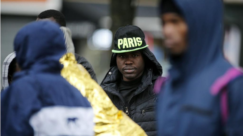 Migrantes obrigados a abandonar as ruas de Paris
