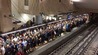 Web Summit: caos no metro e estação de Arroios fechada - TVI
