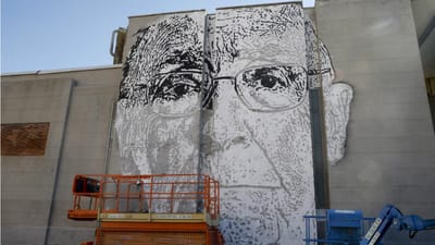 Vhils desenha cara de José Saramago em muro de Madrid - TVI