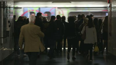 Metro reforça venda de cartões Lisboa VIVA - TVI