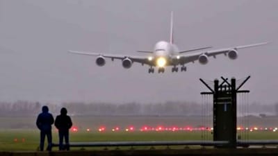Airbus 380 faz aterragem impressionante de lado em Amsterdão - TVI