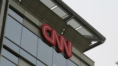 Covid-19: CNN despede três funcionários que foram trabalhar sem estarem vacinados - TVI