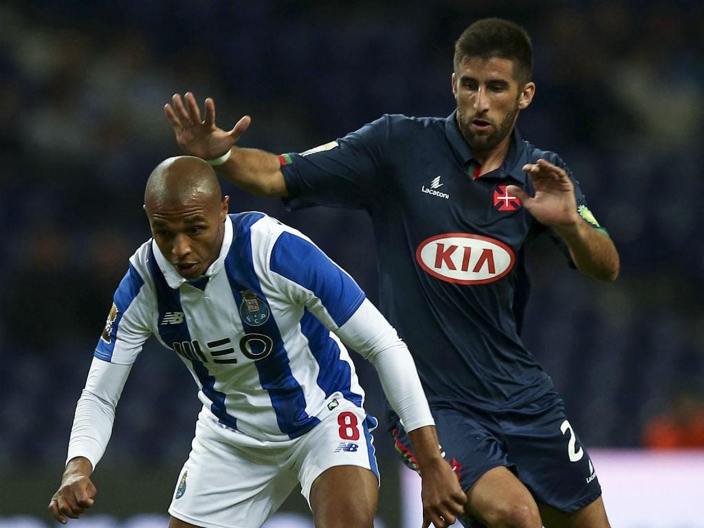 TL: minuto de silêncio e as imagens do FC Porto-Belenenses