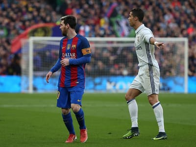 «Messi é um jogador sem defeitos, Ronaldo é imponente» - TVI
