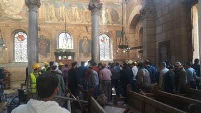 Explosão perto de catedral mata 25 pessoas no Cairo - TVI