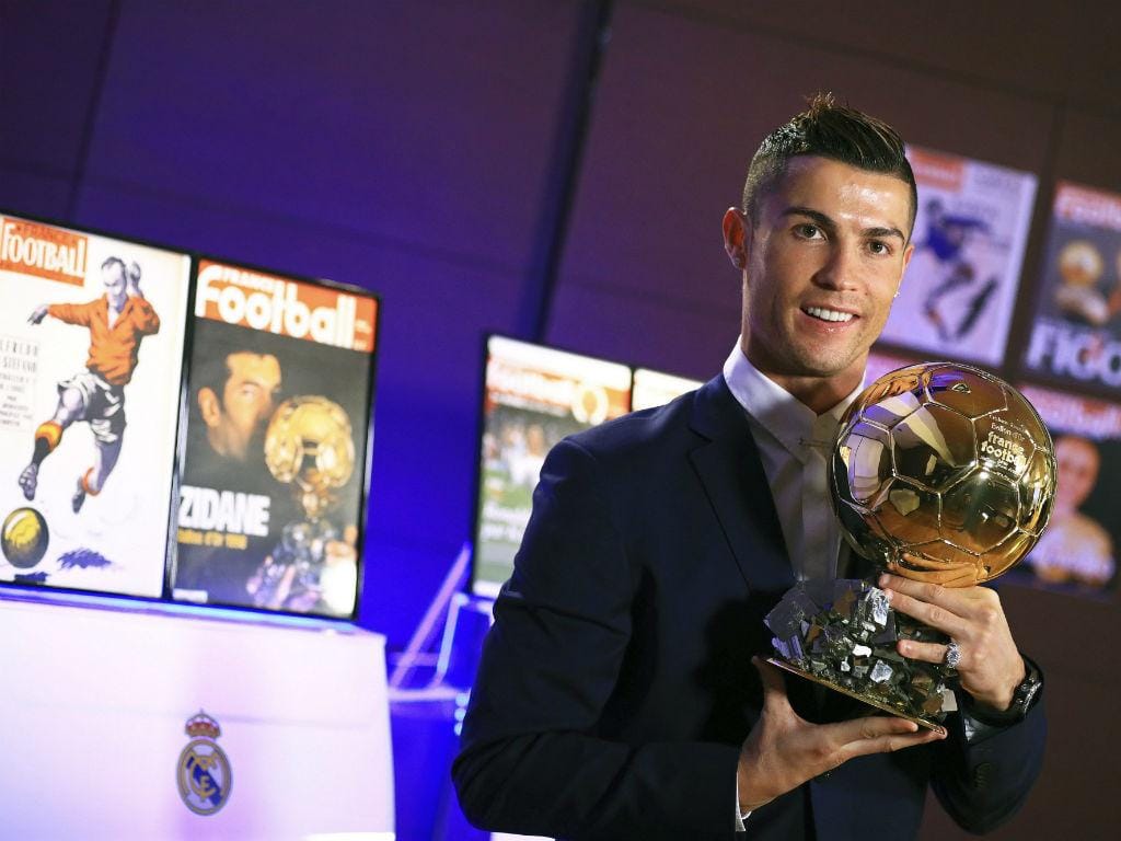 Cristiano Ronaldo ganha a quarta Bola de Ouro (Foto LÉquipe)