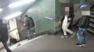 Homem que chocou Berlim ao agredir mulher no metro pode ter fugido - TVI