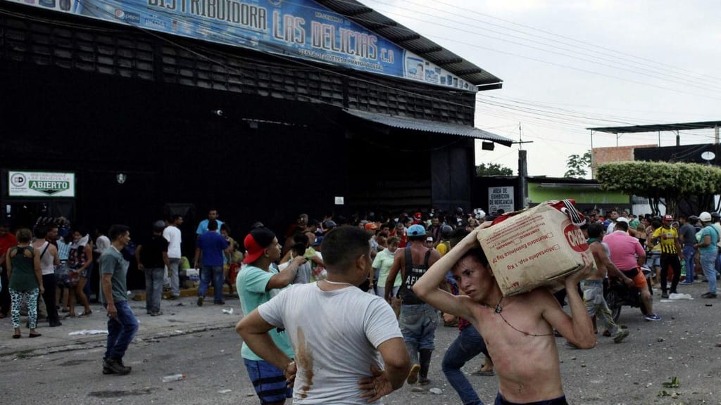 Protestos e pilhagens na Venezuela