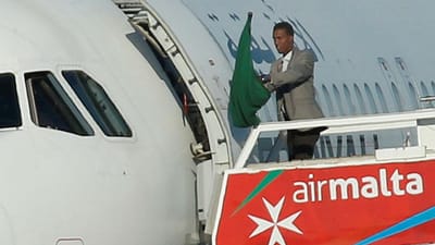 Malta: sequestradores usaram armas falsas no avião líbio - TVI