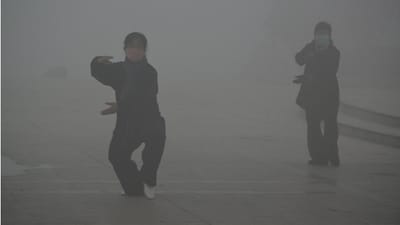 Poluição coloca em alerta vermelho 25 cidades na China - TVI