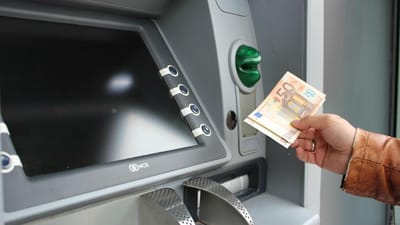 Caixa multibanco assaltada com recurso a uma rebarbadora - TVI