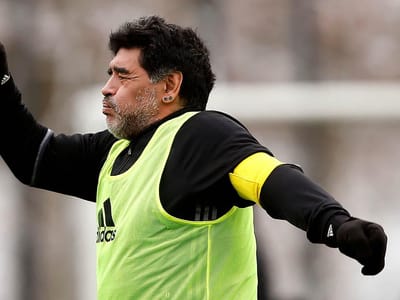 Polícia chamada a hotel por discussão de Maradona com companheira - TVI