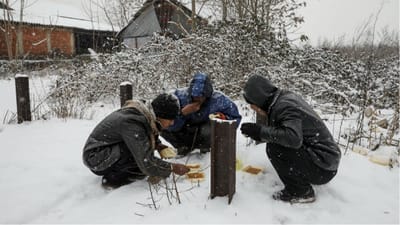 Refugiados e migrantes sofrem com temperaturas negativas às portas da Europa - TVI