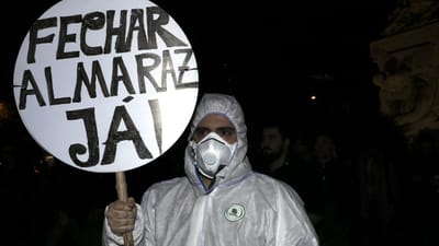 Multidão protesta em Lisboa contra a central nuclear de Almaraz - TVI