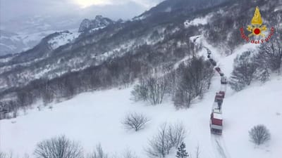 Vítimas da avalanche pediram ajuda por SMS: "Estamos a morrer de frio” - TVI