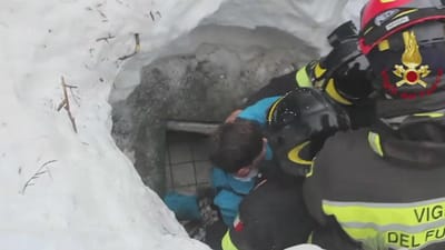 Avalanche em Itália: mais três crianças resgatadas - TVI