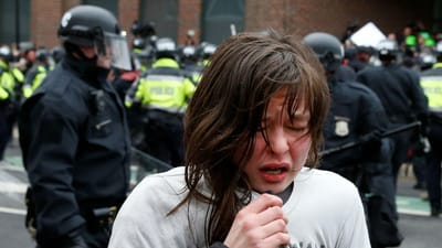 Confrontos entre manifestantes anti-Trump e a polícia em Washington - TVI