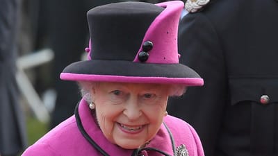 Rainha aprova legislação que permite arrancar com o Brexit - TVI