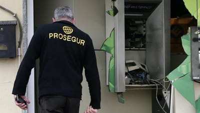 Dois multibancos em Coimbra assaltados por explosão - TVI
