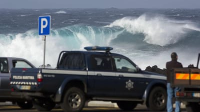 Vento e agitação marítima colocam Açores em alerta - TVI