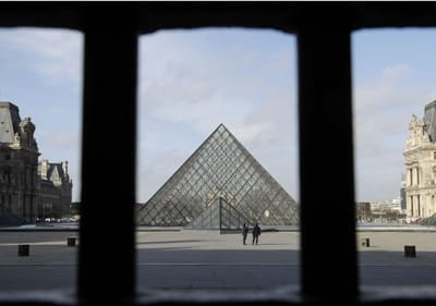 Museu do Louvre fecha por tempo indeterminado por causa do coronavírus - TVI