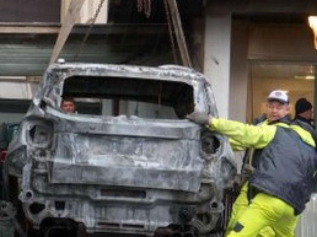 Adeptos incendeiam carro do presidente do Pescara