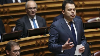 PSD marca debate sobre cortes de despesa nos serviços públicos - TVI