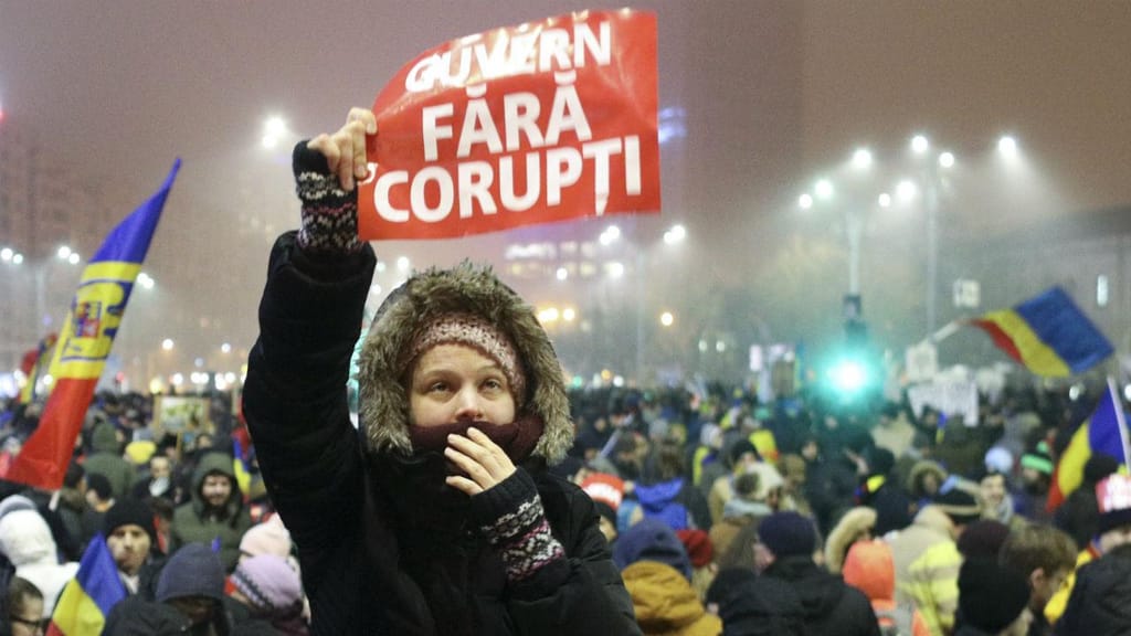 Protestos na Roménia contra decreto que aliviava punição dos delitos de corrupção