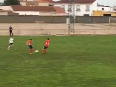 VÍDEO: um golo do meio-campo na III Divisão de Espanha - TVI