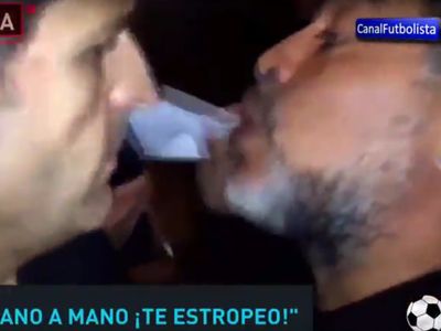 Maradona ameaça jornalista: «Num mano a mano parto-te todo» (vídeo) - TVI