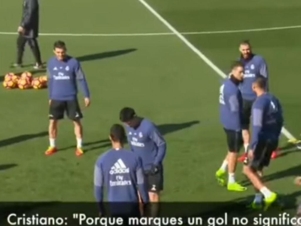 Ronaldo provoca Casemiro no treino