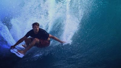 Um dos melhores surfistas do mundo está retido no aeroporto de Lisboa - TVI
