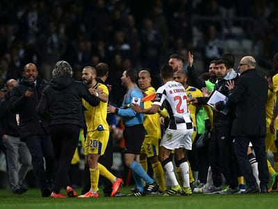 Diretor de comunicação do FC Porto multado e suspenso por 44 dias - TVI