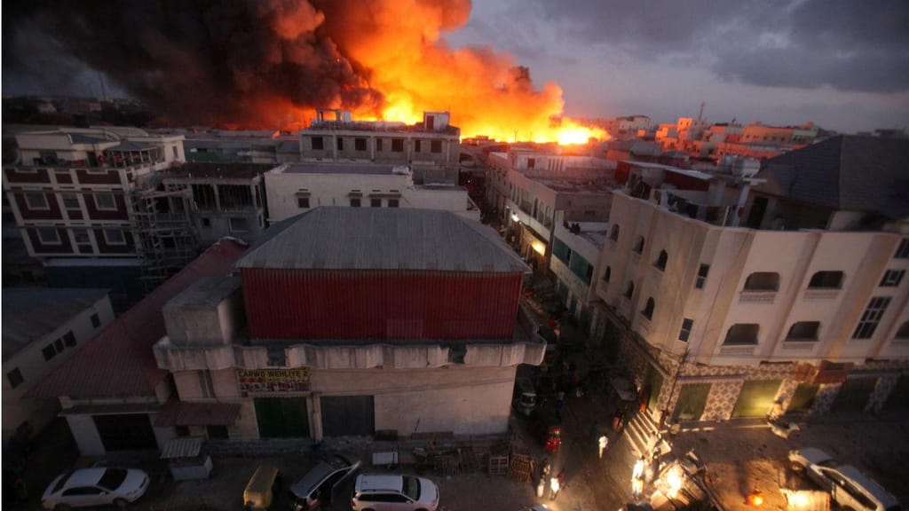 Incêndio em mercado de Mogadíscio