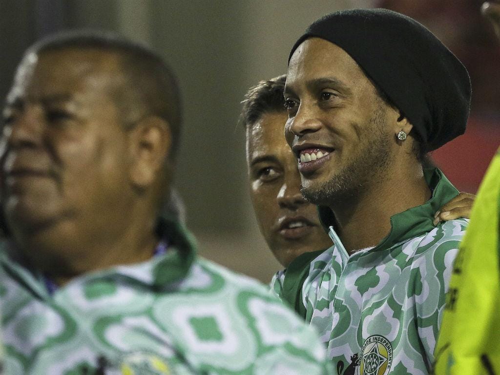 Ronaldinho e Bolt não faltaram ao Carnaval