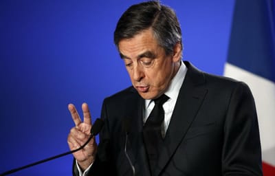 François Fillon vai ser acusado, mas não sai da corrida - TVI