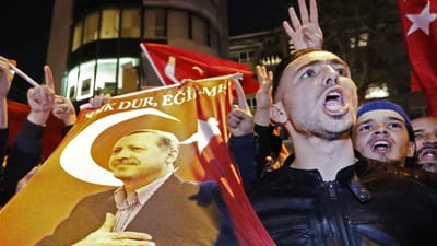 Holanda e Turquia em guerra diplomática aberta - TVI