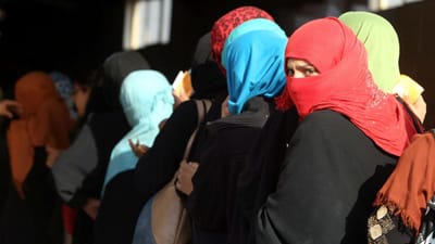 Uso do véu integral islâmico proibido na Dinamarca a partir desta quarta-feira - TVI