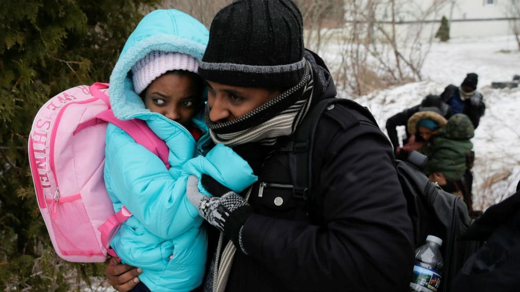 Refugiados fogem a pé para o Canadá