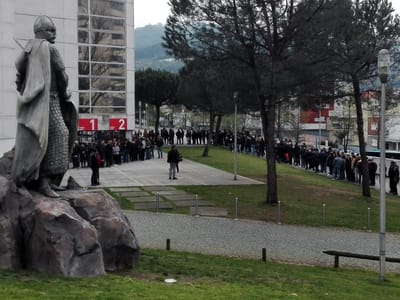V. Guimarães: longa fila e bilhetes para Vila do Conde esgotados em meia hora - TVI