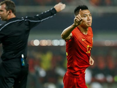 VÍDEO: China vence no arranque da Taça Asiática graças a ex-Benfica - TVI