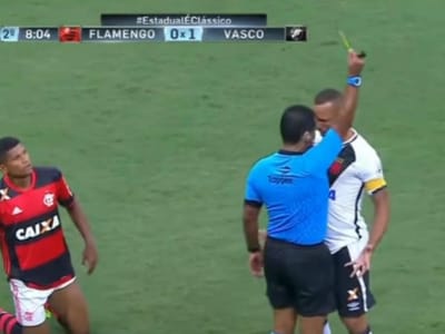 VÍDEO: «peitada» no árbitro valeu castigo pesado a Luís Fabiano - TVI